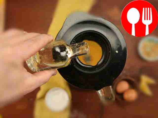 Переключите блендер на минимальные обороты и...