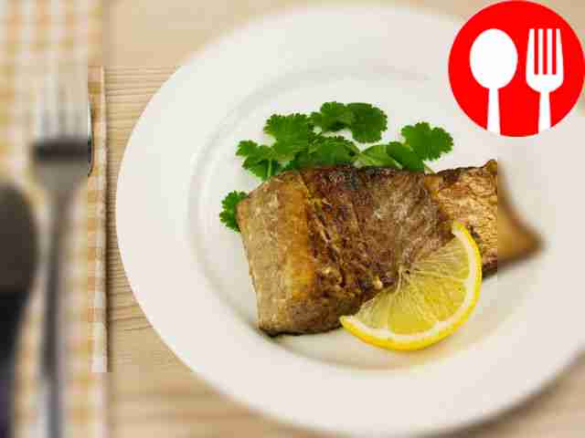 Судак на гриле в гранатовом маринаде