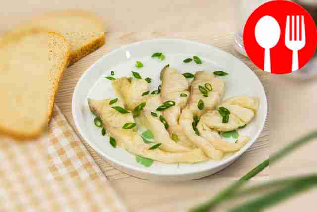 Судак, маринованный с имбирем и чесноком