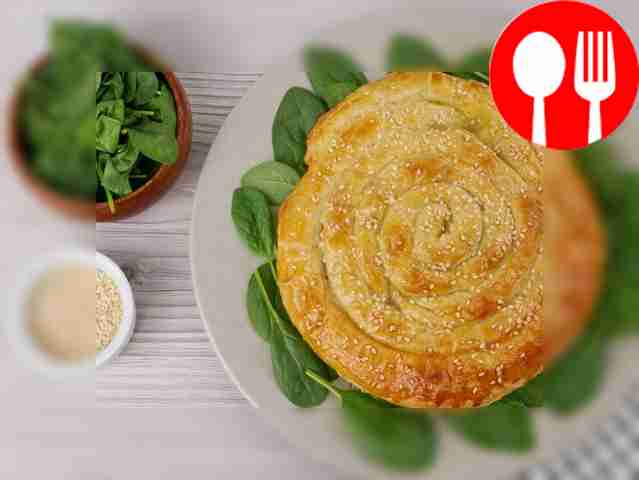 Греческая улитка с сыром и шпинатом