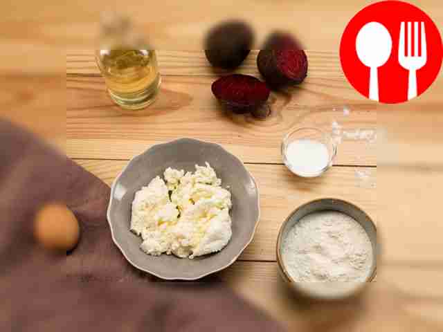 Свеклу тщательно вымойте и отварите в...