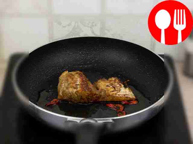 Порезанное на филе судака маринованное уложите...