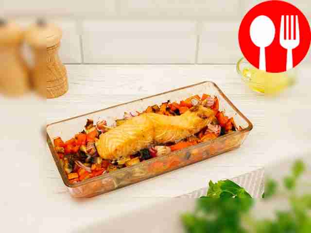 Поместите блюдо в духовку, заранее разогретую...