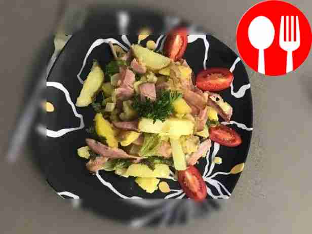 Картофельный салат с беконом и сыром