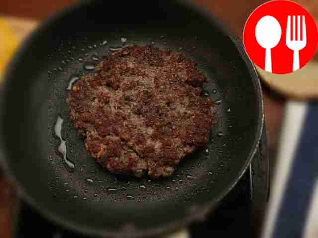 - Разогрейте растительное масло и обжарьте...