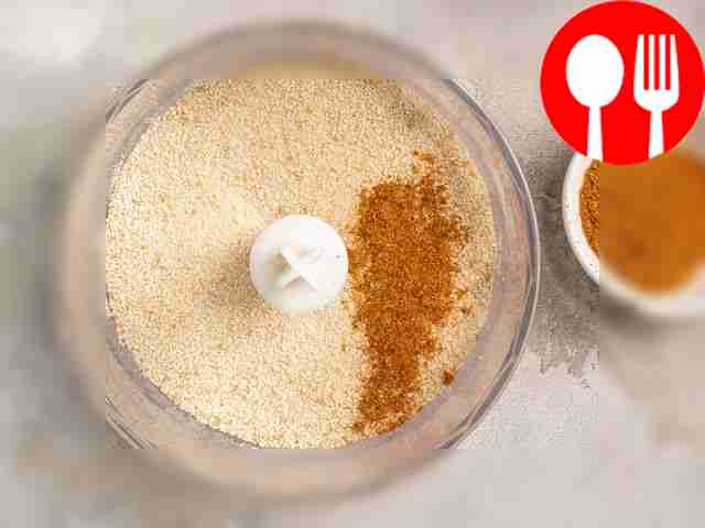 Подготовьте панировочные сухари: сушеный хлеб...