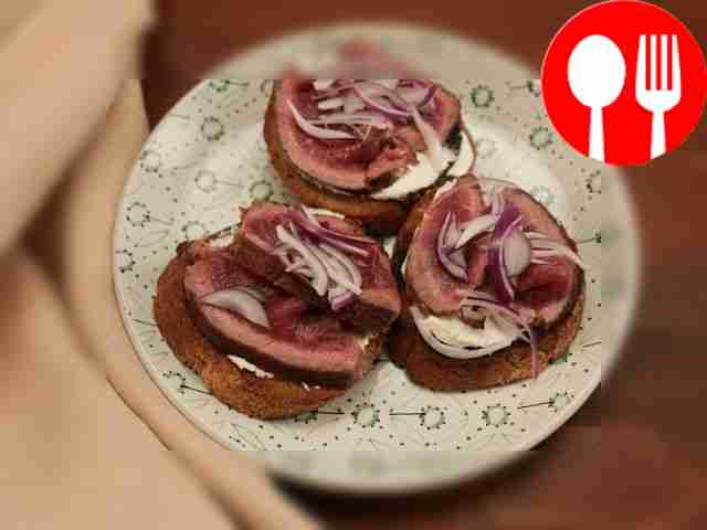 Брускетта с ростбифом