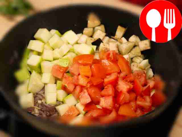 Нагрейте на сковороде оливковое масло и...