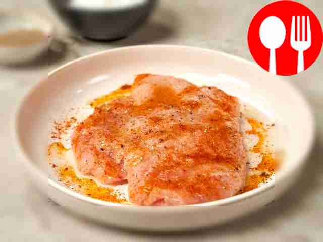 Замаринуйте мясо. Куриное филе отбейте,...