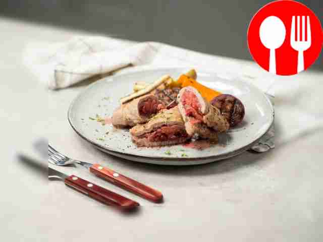 Отбивная с брусникой