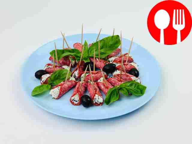 Рулетики с сыром и маслинами