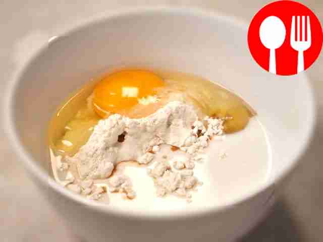 Смешайте кляр для отбивных. В глубокую миску...