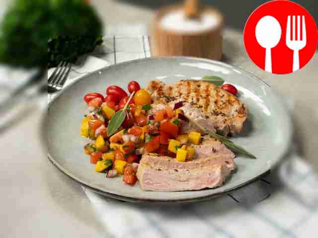 Отбивная с персиками