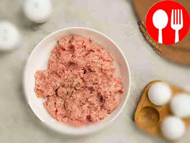Подготовьте фарш для котлет. Соедините его с...