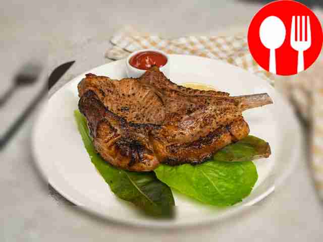 Отбивная из свиных ребрышек