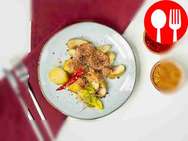 Подавайте ароматные отбивные сразу после...