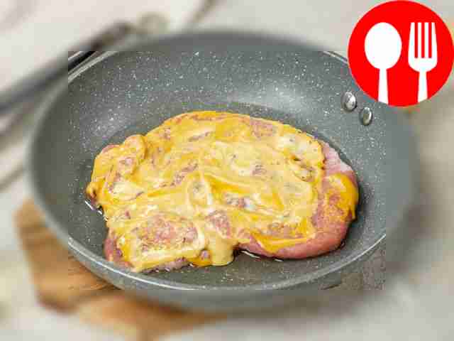 Приготовьте отбивные с дижонской горчицей....