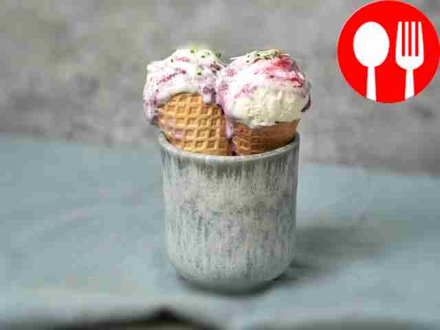 Пломбир с ежевикой