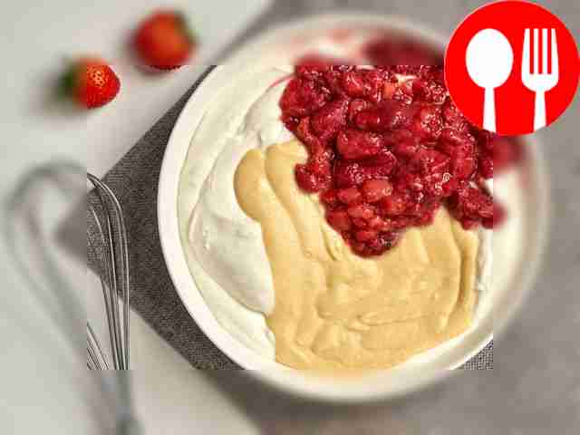 Смешайте ингредиенты для пломбира. Превратите...