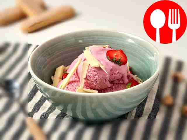 Пломбир с замороженной клубникой