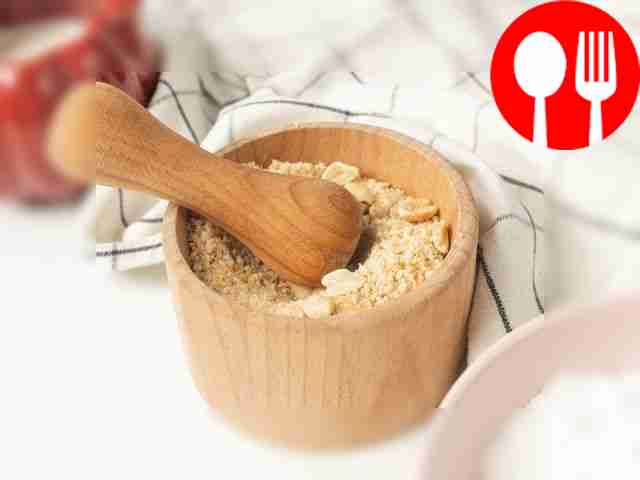 Подготовьте орехи. Обжарьте кешью и арахис на...