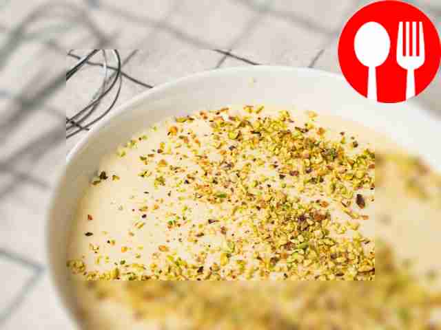 Приготовьте основную заготовку для мороженого....