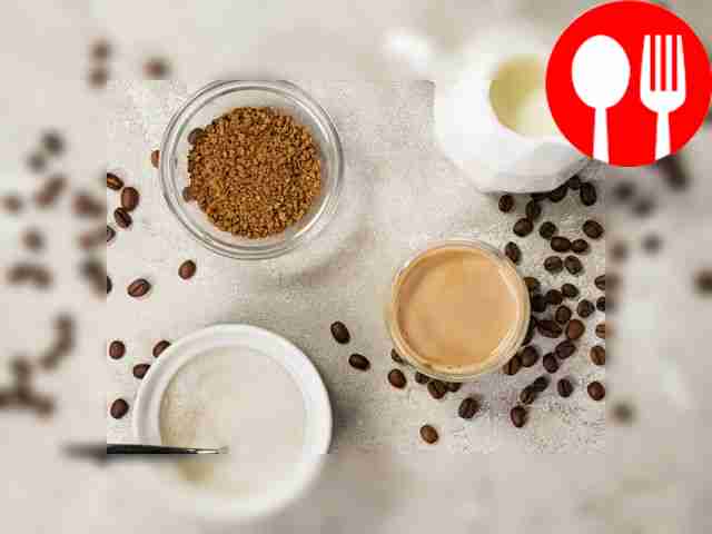 Охладите сливки у задней стенки холодильника....