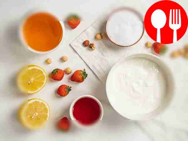 Лимон тщательно помойте и протрите сухим...