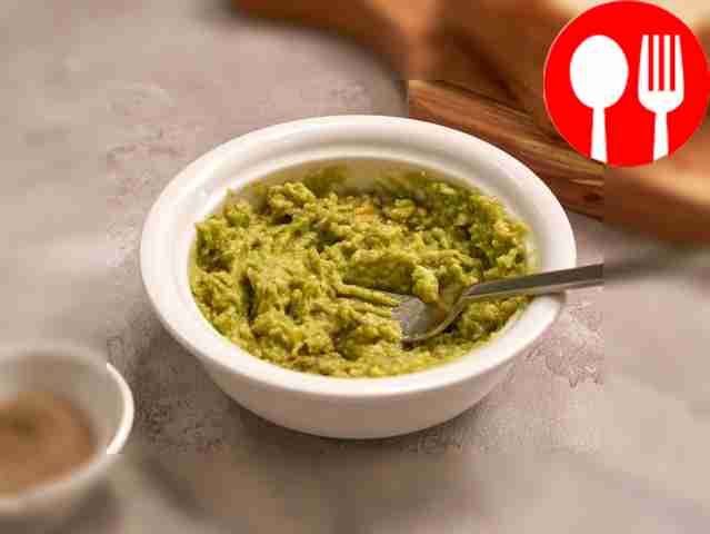 Разомните авокадо вилкой до состояния пюре и...