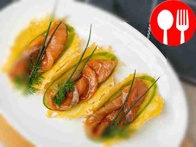 Малосольная семга с гранатовым соком и закуска из нее