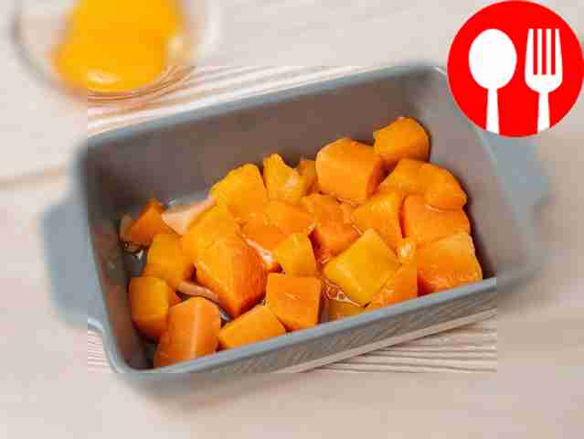 Нарежьте тыкву кубиками по 1 см, уложите в...