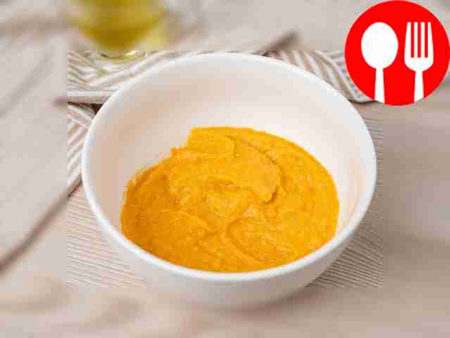 Выкладывайте запечённую тыкву в глубокую...