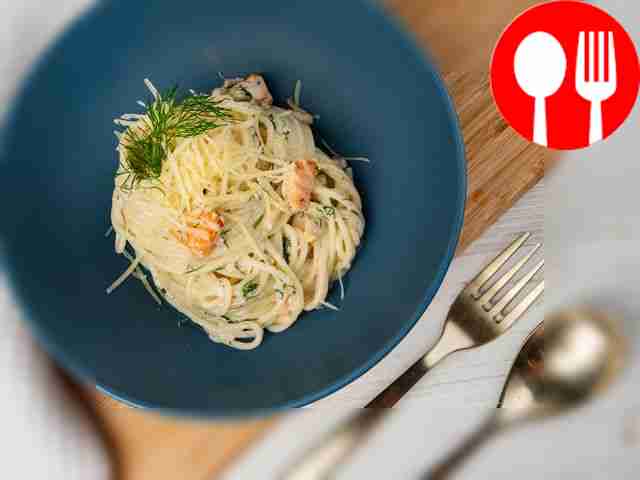 Спагетти с плавленым сыром и семгой