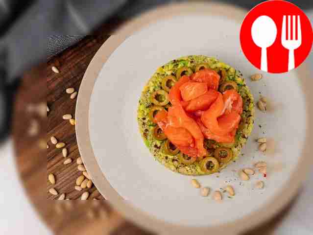 Закуска из киноа и слабосоленой семги