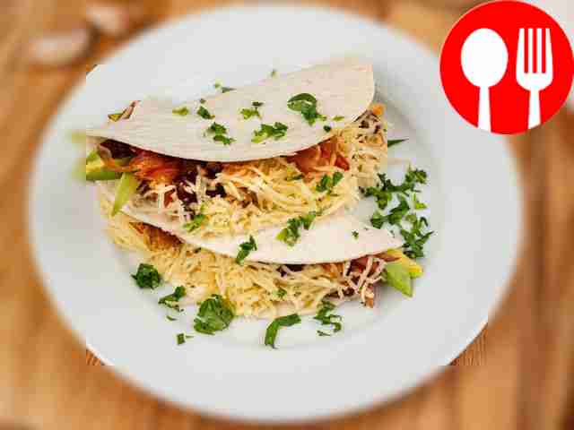 Тако с курицей и фасолью