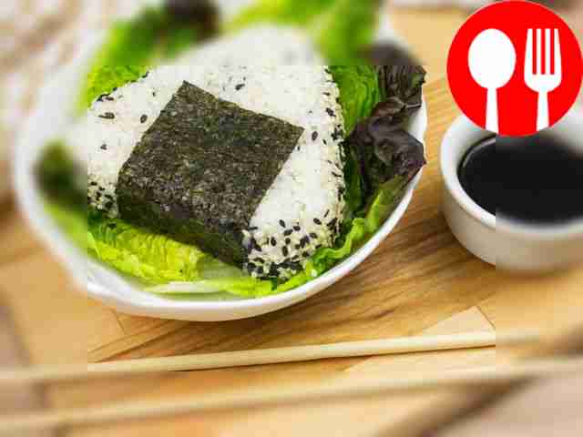 Онигири с жареным луком