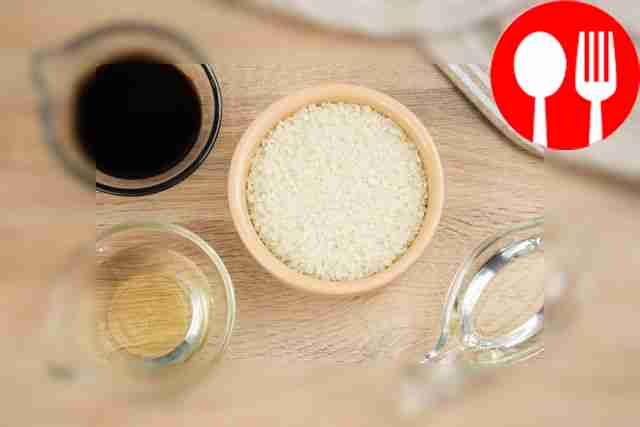 Хорошенько промойте рис.