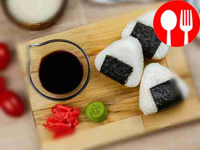 Онигири с помидорами черри и творожным сыром