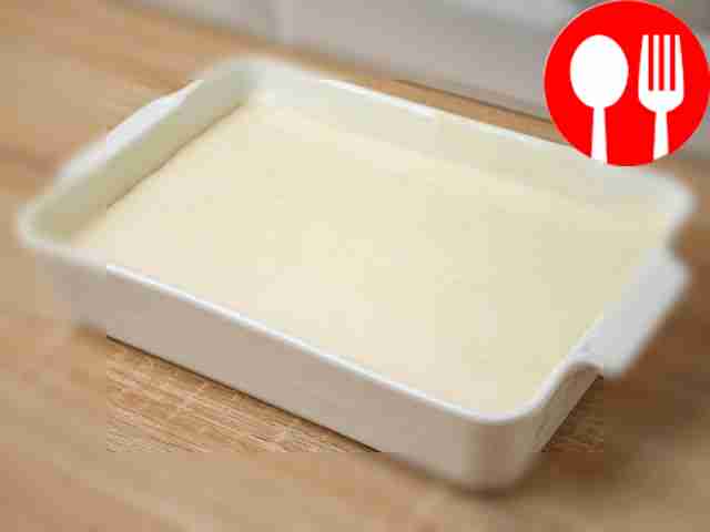 Влейте в форму оставшееся тесто,...