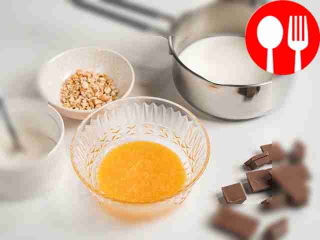 Подготовьте продукты. Соедините сливки и...