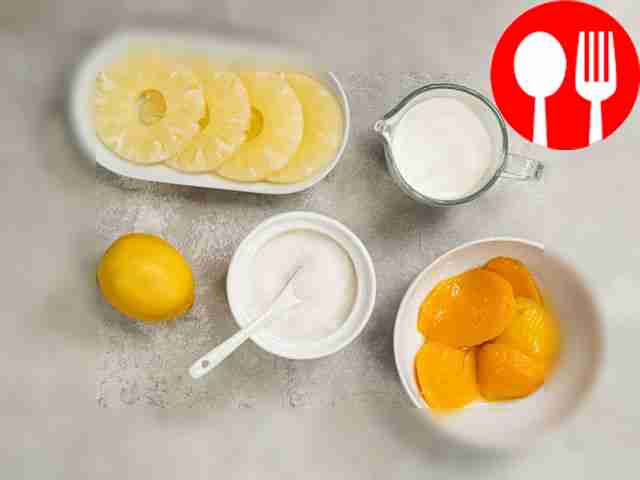 Сливки охладите. Лимон помойте, разрежьте...