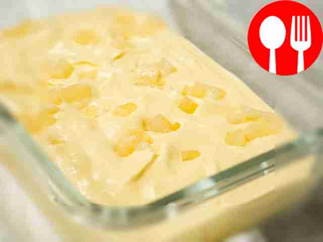 Заморозьте пломбир с ананасом. Переложите...