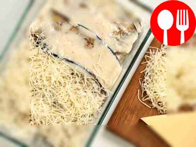 Приготовьте блюдо: разогрейте духовку до 180...