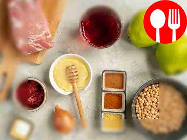 Очистите луковицу и нарежьте ее на мелкие...