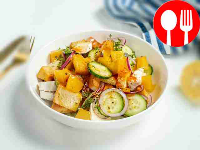 Салат с айвой и свежим огурцом