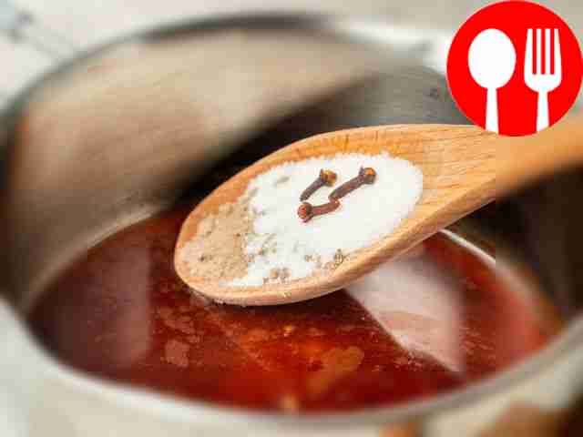 Подготовьте ингредиенты. Айву нарежьте...