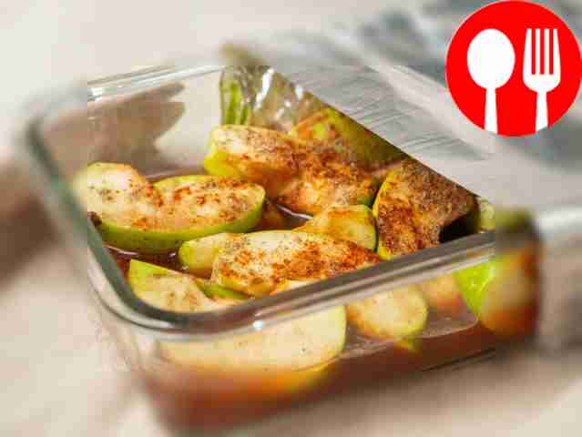 Запеките айву. Разогрейте духовку до 180...