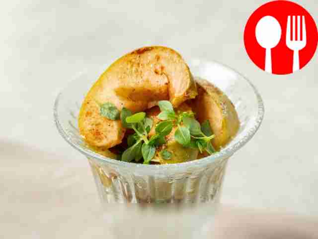 Дайте айве остыть после приготовления,...