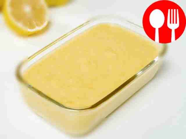 Приготовьте желе. В кастрюлю поместите лимон и...