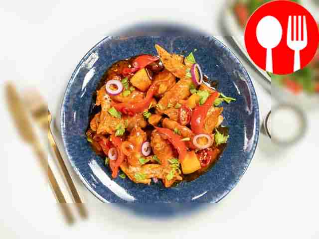 К столу подавайте острые куриные крылья с...